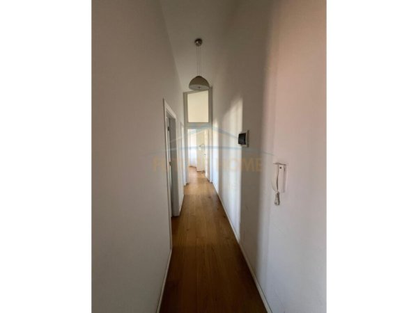 Tirane, shitet apartament duplex 3+1+Ballkon Kati 3, 108 m² 230.000 € (Rruga Peti, Tiranë)