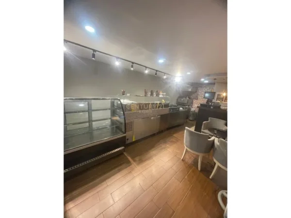 Tirane, shitet , 71 m² 