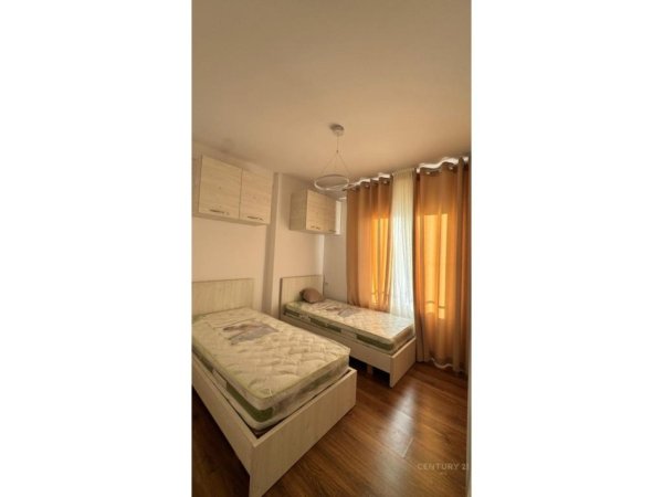 Tirane, jepet me qera apartament 2+1 Kati 3, 600 m² 600 € 
