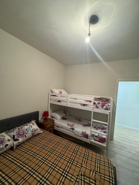 Tirane, jepet me qera apartament 2+1+Ballkon Kati 1, 90 m² 600 € (Rruga Don Bosko)