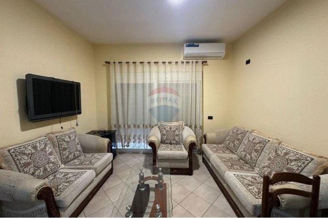 Tirane, jepet me qera 2+1+Ballkon , 100 m² 500 € 