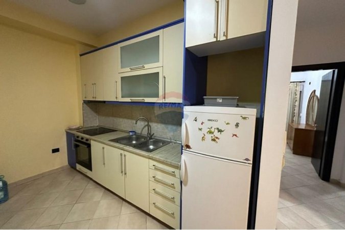 Tirane, jepet me qera 2+1+Ballkon , 100 m² 500 € 