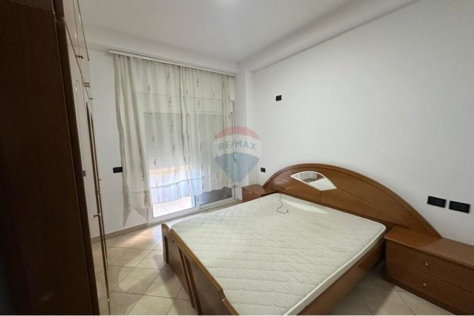 Tirane, jepet me qera 2+1+Ballkon , 100 m² 500 € 