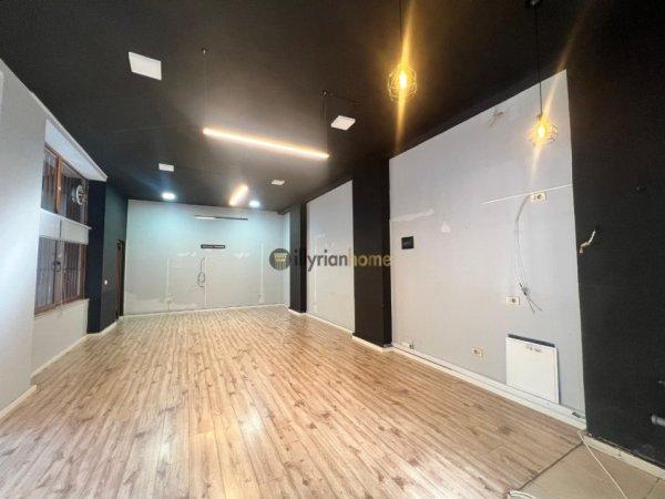 Tirane, jepet me qera ambjent biznesi Kati 0, 65 m² 700 € 
