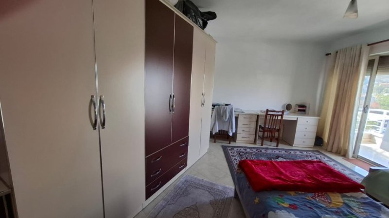 Tirane, jepet me qera apartament Kati 4, 100 m² 500 € (Rruga Migjeni Perballe Karburant Gega mbi market Diambe)
