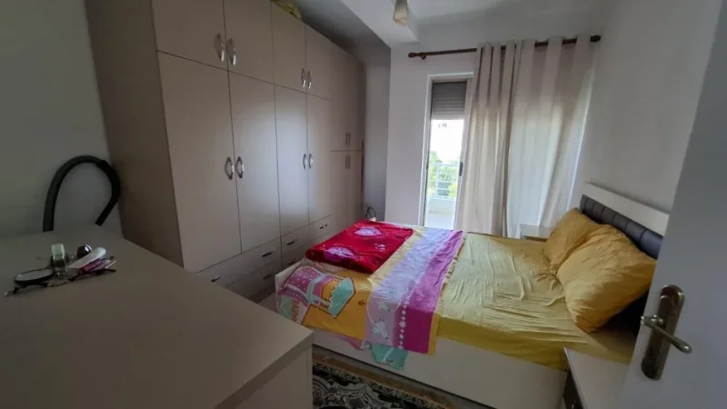 Tirane, jepet me qera apartament Kati 4, 100 m² 500 € (Rruga Migjeni Perballe Karburant Gega mbi market Diambe)
