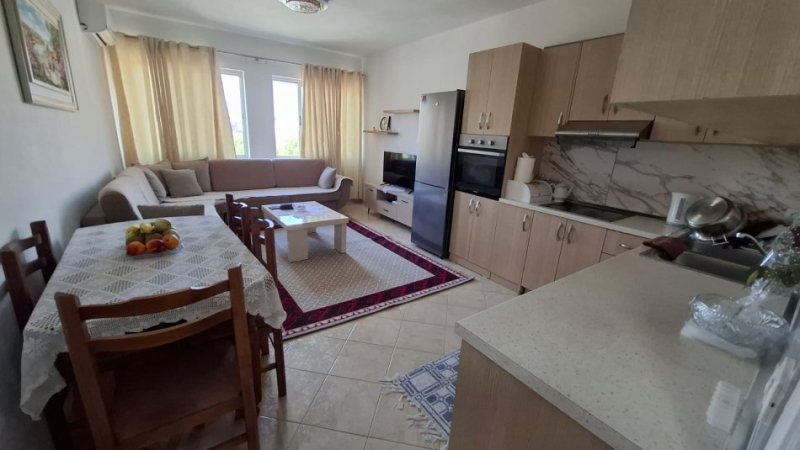 Tirane, jepet me qera apartament Kati 4, 100 m² 500 € (Rruga Migjeni Perballe Karburant Gega mbi market Diambe)