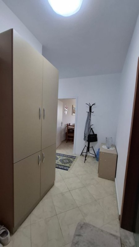 Tirane, jepet me qera apartament Kati 4, 100 m² 500 € (Rruga Migjeni Perballe Karburant Gega mbi market Diambe)