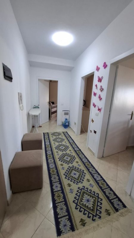 Tirane, jepet me qera apartament Kati 4, 100 m² 500 € (Rruga Migjeni Perballe Karburant Gega mbi market Diambe)