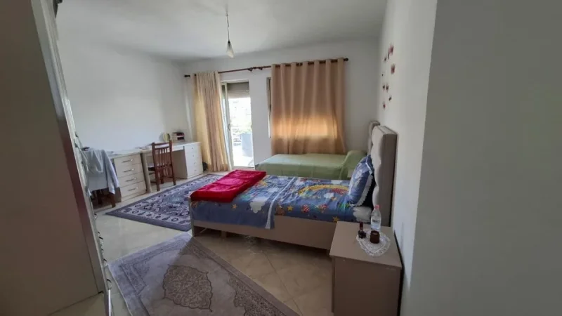 Tirane, jepet me qera apartament Kati 4, 100 m² 500 € (Rruga Migjeni Perballe Karburant Gega mbi market Diambe)