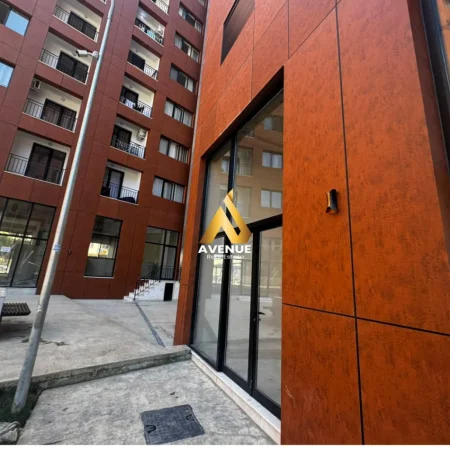 Tirane, jepet me qera dyqan Kati 0, 30 m² 550 € (sokrat miho)