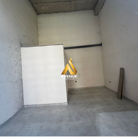 Tirane, jepet me qera dyqan Kati 0, 30 m² 600 € (sokrat miho)