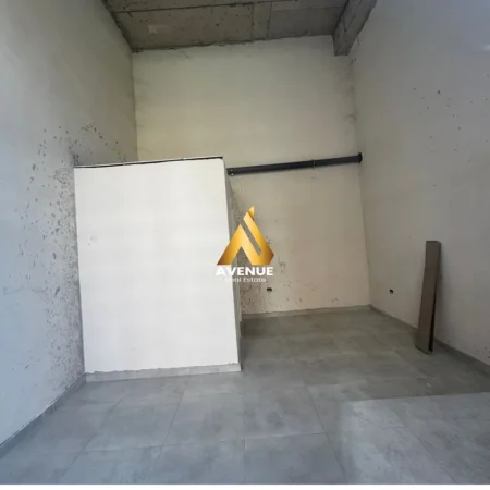 Tirane, jepet me qera dyqan Kati 0, 30 m² 550 € (sokrat miho)