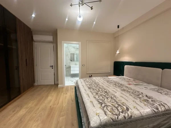 Tirane, jepet me qera apartament 3+1 , 1.200 € (farke)