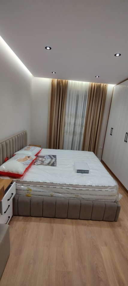 Tirane, jap me qera apartament 3+1+Ballkon Kati 6, 116 m² 650 € (Rruga Gryka e Kaçanikut)