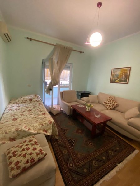 Tirane, jepet me qera 3+1+Ballkon Kati 2, 600 € 