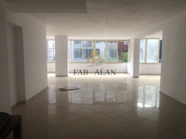 Tirane, jepet me qera ambjent biznesi Kati 1, 160 m² 500 € (Kamez)