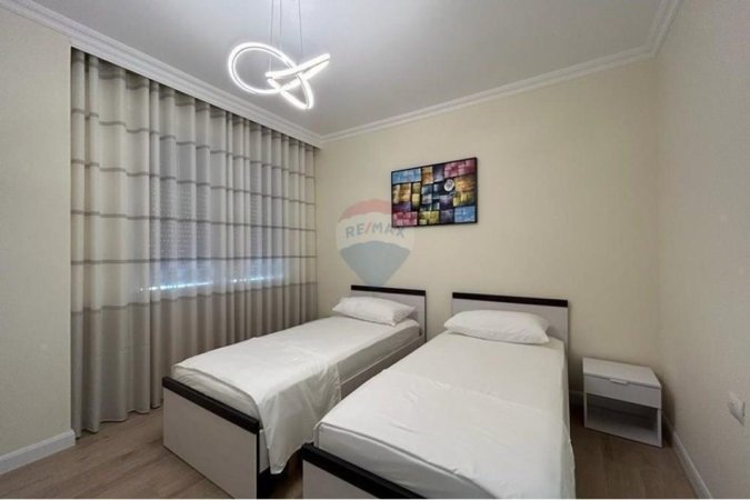 Tirane, jepet me qera apartament 2+1+Aneks+Ballkon , 95 m² 1.100 € (Rruga Tefta Tashko Koco)