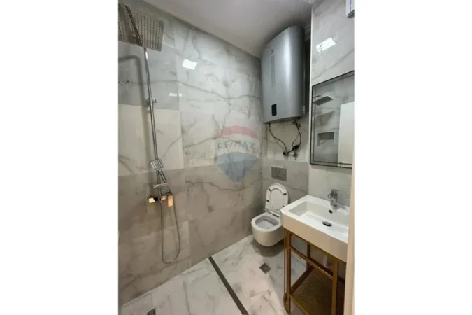 Tirane, jepet me qera apartament 2+1+Aneks+Ballkon , 95 m² 1.100 € (Rruga Tefta Tashko Koco)