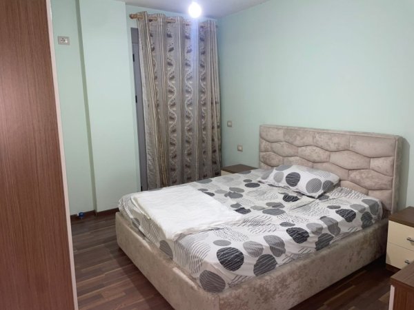 Tirane, jepet me qera apartament 1+1 Kati 3, 70 m² 450 € (RRUGA HAMDI SINA, LIQENI I THATE)