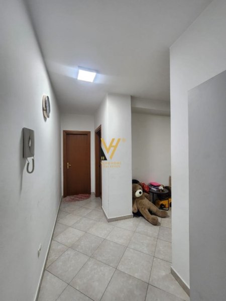 Tirane, shitet apartament 1+1+Ballkon Kati 4, 74 m² 165.000 € (ISH PARKU)