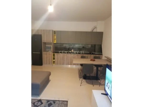 Tirane, shes apartament 1+1 Kati 1, 85 m² 150.000 € (Kompleksi Fari)