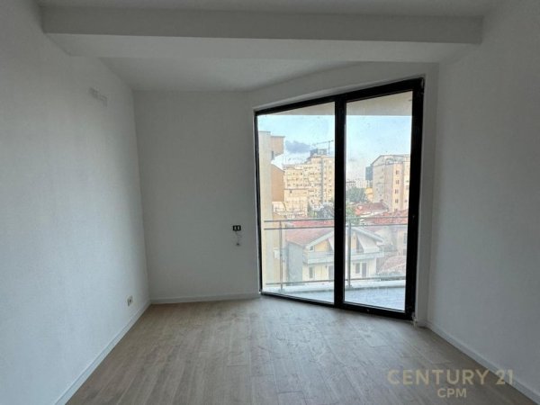 Tirane, jepet me qera ambjent biznesi Kati 2, 70 m² 600 € (Mine Peza)