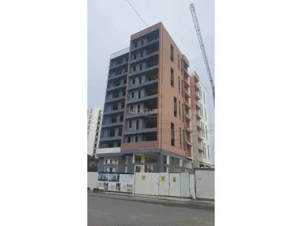 Tirane, shes apartament 1+1 Kati 8, 99 m² 139.500 € (Ish Fusha Aviacionit)