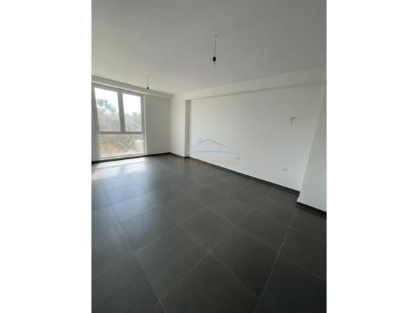 Tirane, shitet apartament 3+1+Ballkon Kati 1, 109 m² 130.164 € (Rruga 5 Maji)