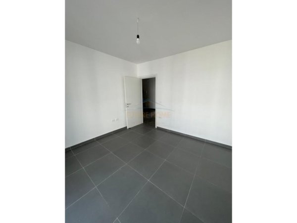Tirane, shitet apartament 3+1+Ballkon Kati 1, 109 m² 130.164 € (Rruga 5 Maji)