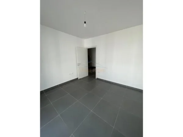 Tirane, shitet apartament 3+1+Ballkon Kati 1, 109 m² 130.164 € (Rruga 5 Maji)