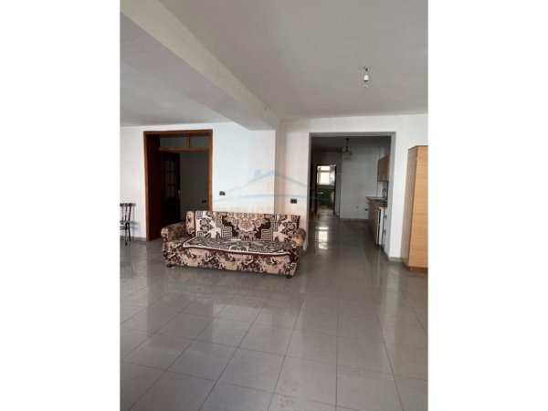 Tirane, jepet me qera apartament 2+1+Ballkon Kati 2, 108 m² 500 € 