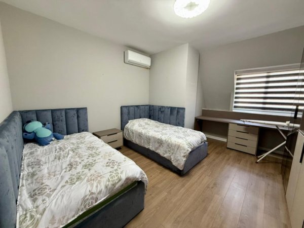 Tirane, jepet me qera apartament 2+1+Aneks+Ballkon , 140 m² 1.000 € 