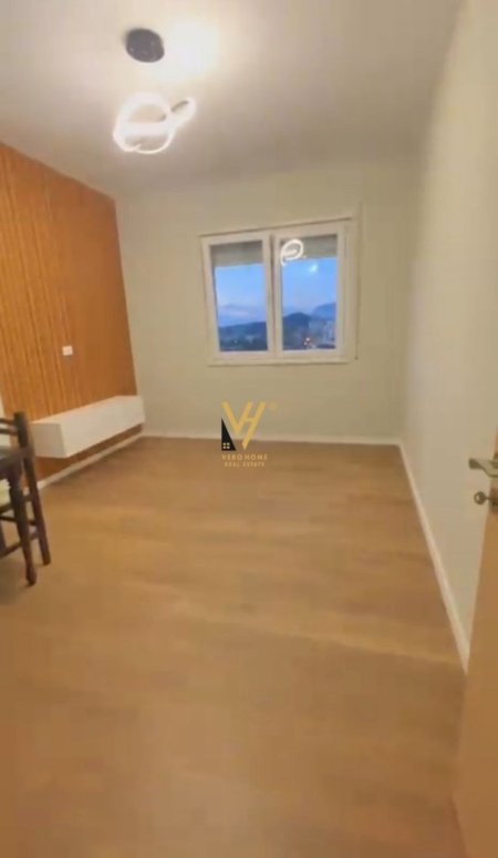 Tirane, shitet apartament 1+1+Ballkon Kati 5, 56 m² 90.000 € (FRESK)