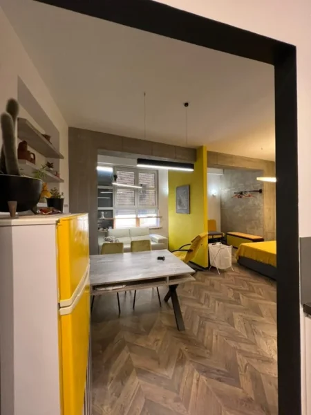 Shqiperi, jepet me qera garsonier Kati 2, 45 m² 550 € (Gjimnazi Petronini Luarasi)