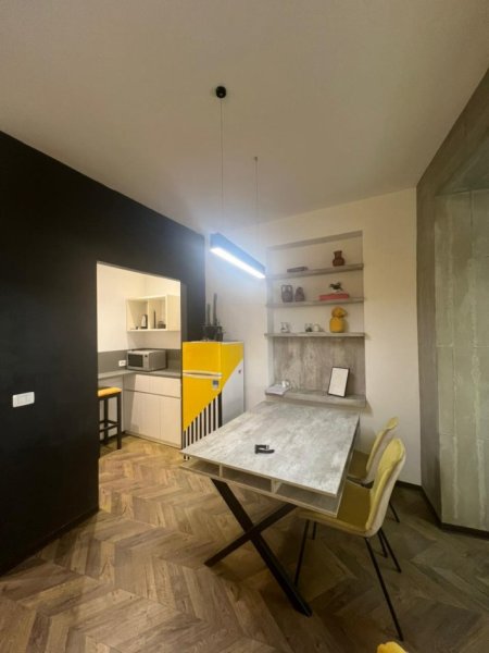 Shqiperi, jepet me qera garsonier Kati 2, 45 m² 550 € (Gjimnazi Petronini Luarasi)