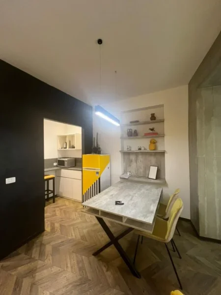 Shqiperi, jepet me qera garsonier Kati 2, 45 m² 550 € (Gjimnazi Petronini Luarasi)