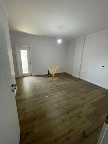 Tirane, shitet apartament 2+1+Ballkon Kati 4, 124 m² 136.400 € (FRESK)