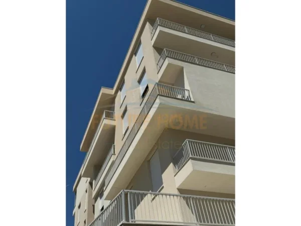 Durres, shitet apartament 3+1+Aneks+Ballkon Kati 3, 149 m² 450.000 € 