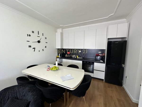 Tirane, shitet apartament 2+1 Kati 9, 90 m² 155.000 € (në zonën e Porcelanit Tek Uet)