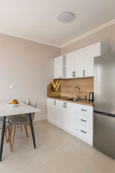 Durres, jepet me qera apartament 1+1+Ballkon Kati 4, 100 m² 800 € (GOLEM)