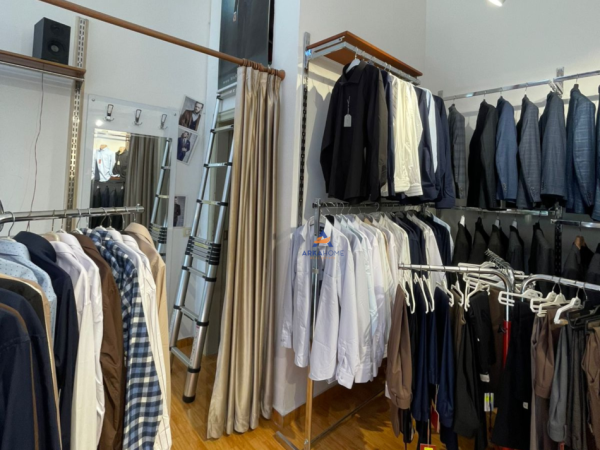 Tirane, jepet me qera ambjent biznesi Kati 0, 20 m² 50.000 € (NDODHET PRANE KARBURANT GAZHELI, ZOGU I ZI)