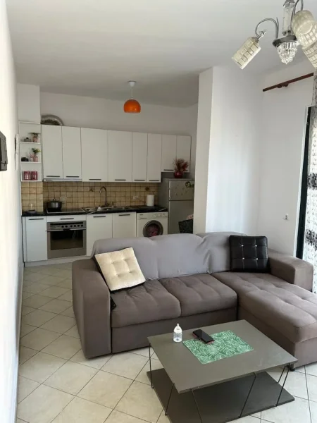 Tirane, shitet apartament 1+1+Ballkon Kati 7, 67 m² 88.000 € (Kombinat)
