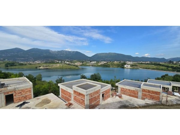 Tirane, shitet Vile 2 Katshe Kati 2, 241 m² 475.000 € (Farke)