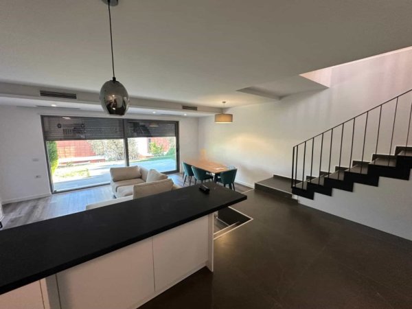 Tirane, jepet me qera Vile 3+1 Kati 3, 250 m² 2.350 € (olive residence)