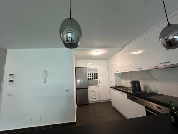 Tirane, jepet me qera Vile 3+1 Kati 3, 250 m² 2.350 € (olive residence)