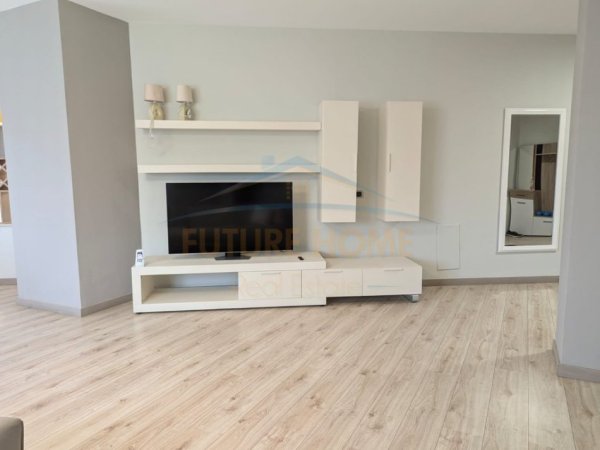 Tirane, jepet me qera apartament 2+1+Ballkon Kati 5, 186 m² 2.490 € (Liqeni Artificial)
