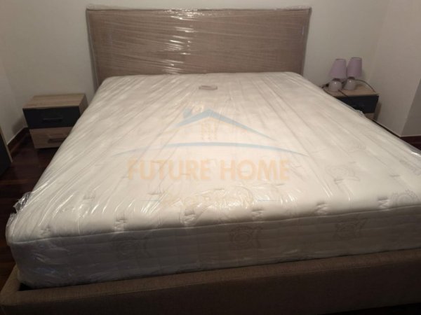 Tirane, jepet me qera apartament 2+1+Ballkon Kati 5, 186 m² 2.490 € (Liqeni Artificial)