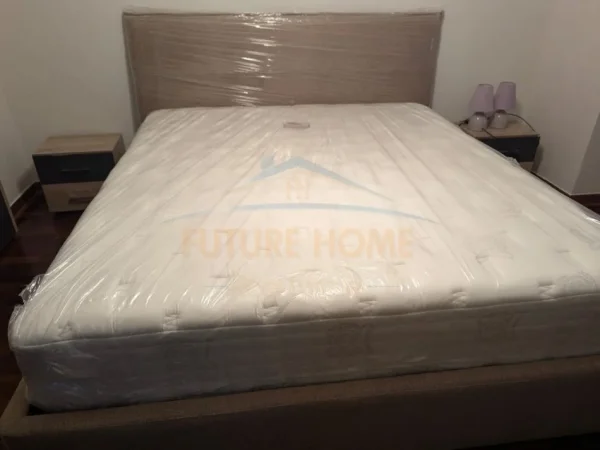 Tirane, jepet me qera apartament 2+1+Ballkon Kati 5, 186 m² 2.490 € (Liqeni Artificial)