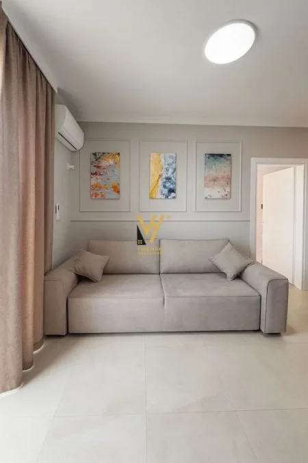 Durres, jepet me qera apartament 1+1+Ballkon Kati 4, 88 m² 700 € (GOLEM)